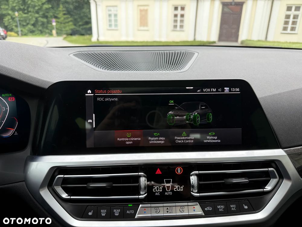 BMW Seria 3 330i xDrive - 29