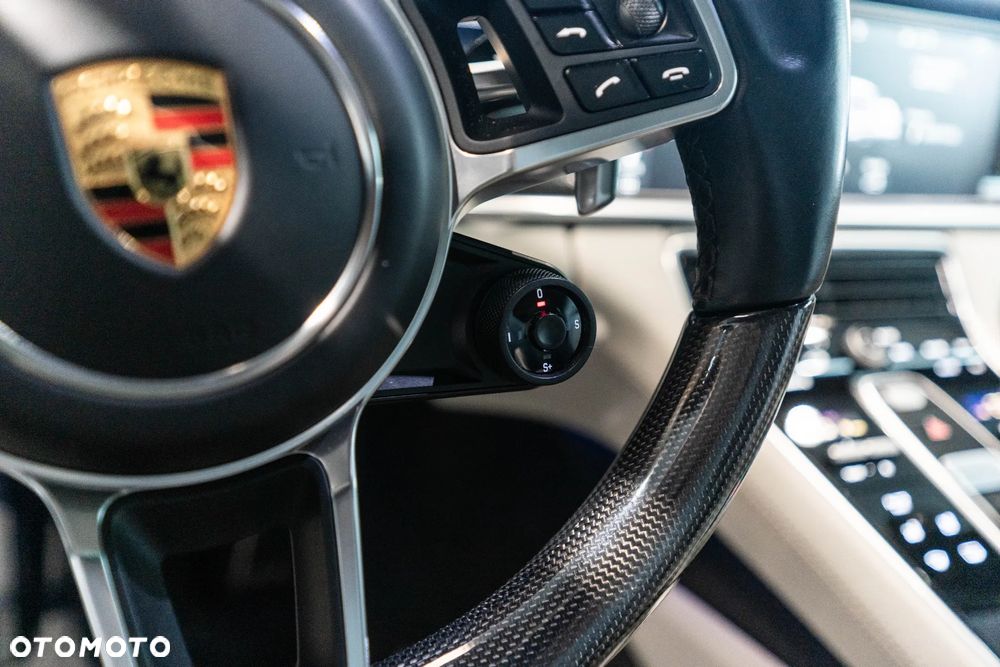 Porsche Panamera Turbo - 34