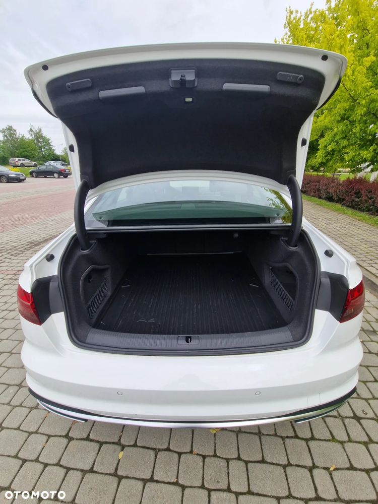 Audi A4 Limousine - 12