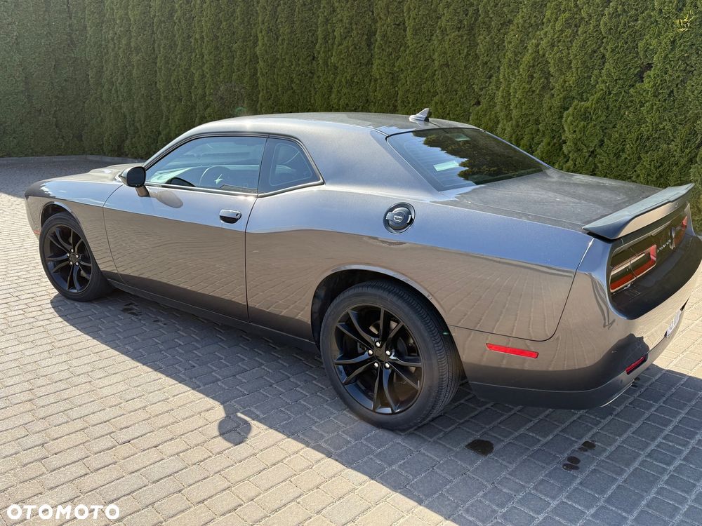 Dodge Challenger - 16