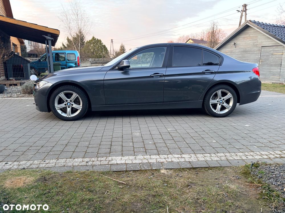 BMW Seria 3 328i xDrive Luxury Line - 4