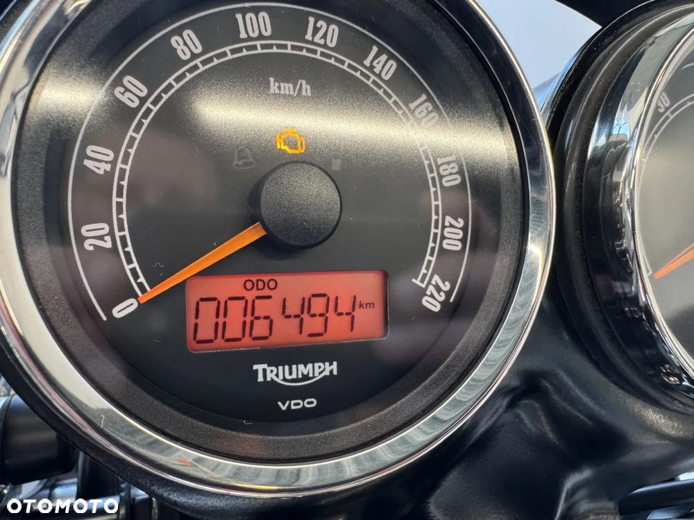 Triumph Bonneville - 34