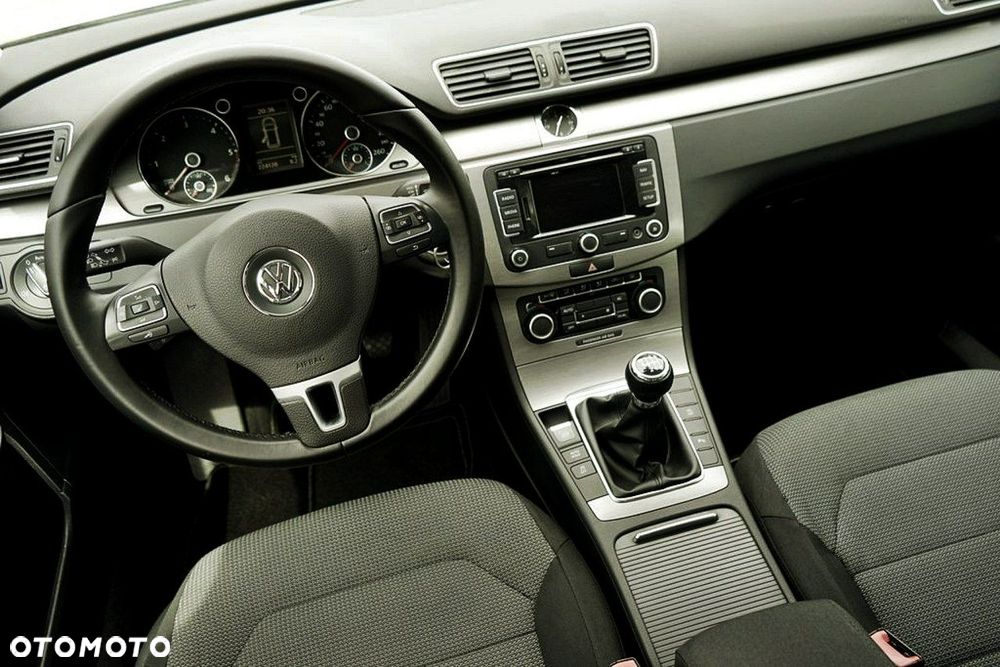 Volkswagen Passat - 24