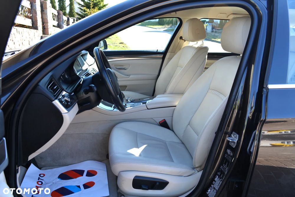 BMW Seria 5 520d xDrive Touring - 12