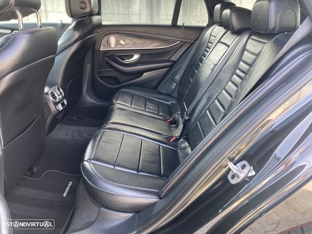 Mercedes-Benz E 300 de 4Matic 9G-TRONIC AMG Line - 39