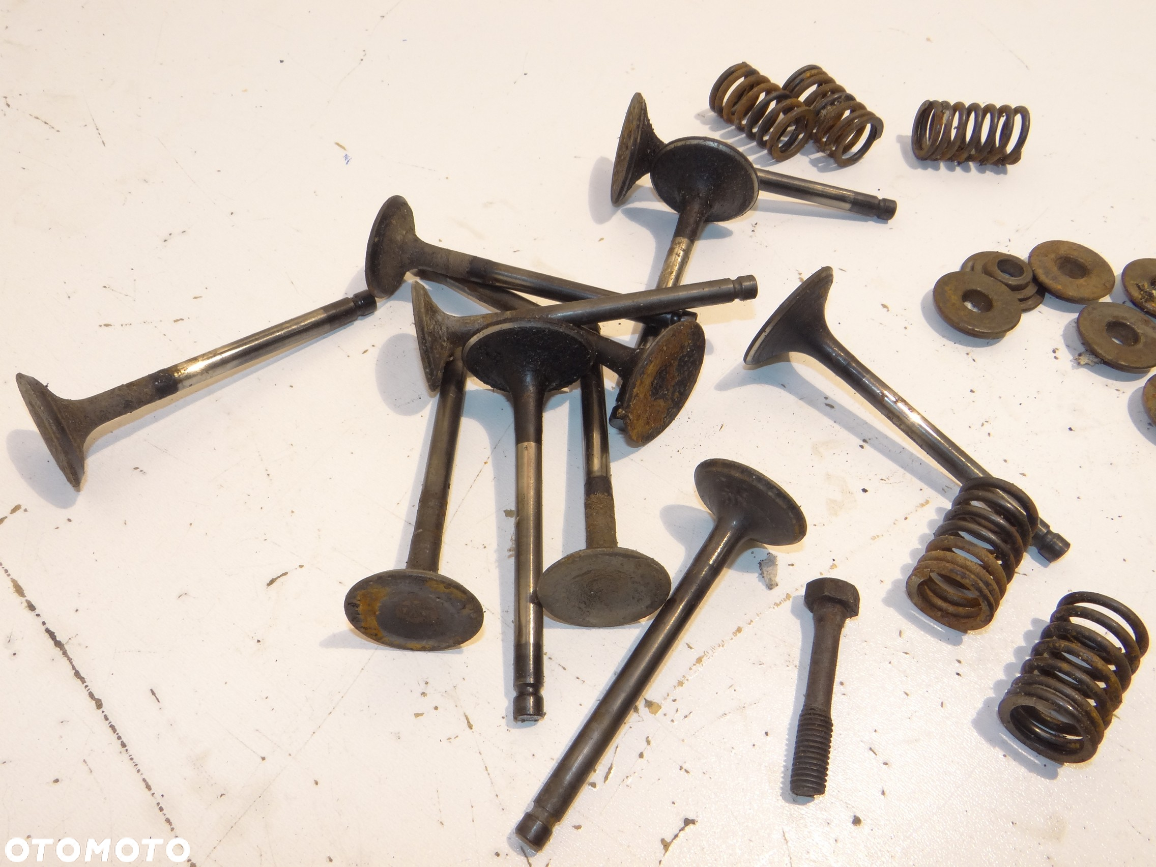 Yamaha XS 750 głowica cylinder tłoki szklanki płytki zaworowe wałek rozrządu pokrywa głowicy Y1238 - 36