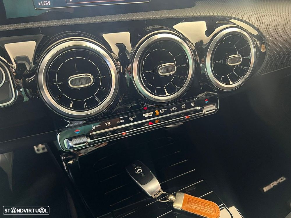 Mercedes-Benz A 250 e 8G-DCT AMG Line - 16