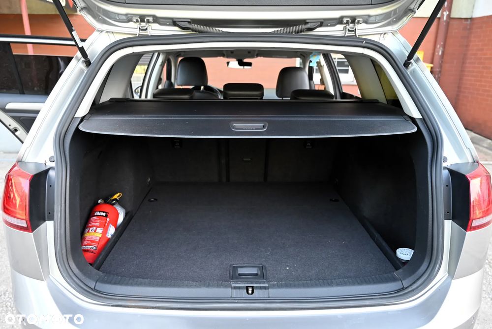 Volkswagen Golf Variant ver-vii-1-6-tdi-bluemotion-trendline - 32