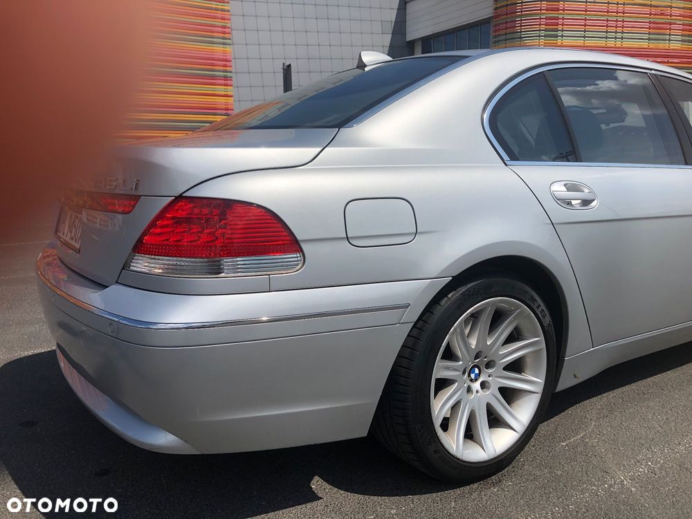 BMW Seria 7 745i L - 23