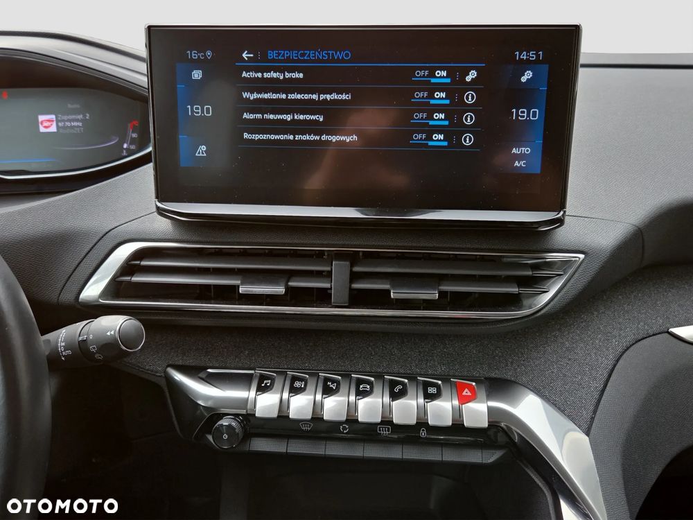 Peugeot 3008 1.5 BlueHDi Allure Pack S&S EAT8 - 17