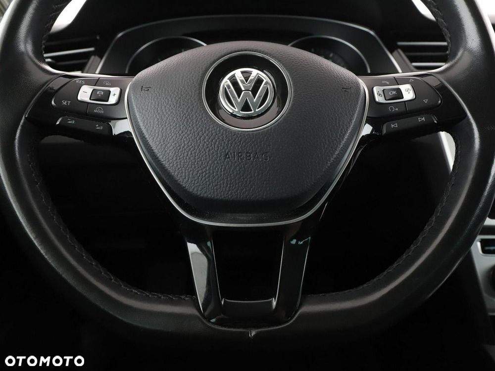 Volkswagen Passat Variant 2.0 TDI SCR DSG (BlueM Tech) Comfortline - 22