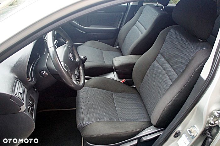 Toyota Avensis 2.2 D-CAT Sol - 16