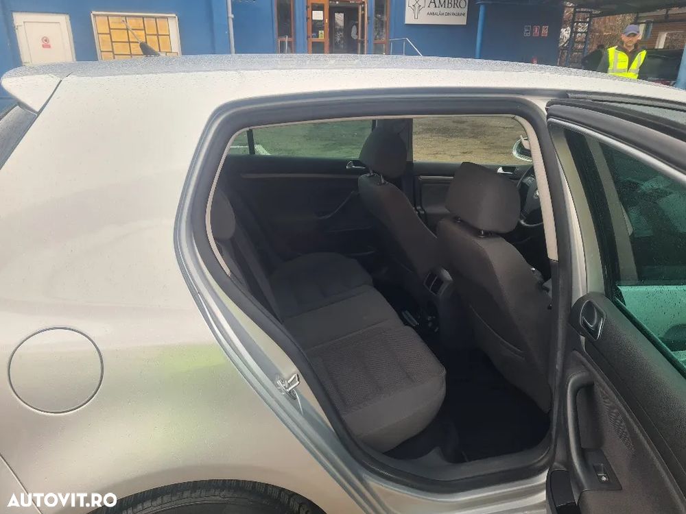 Volkswagen Golf 2.0 TDI Comfortline DSG - 13