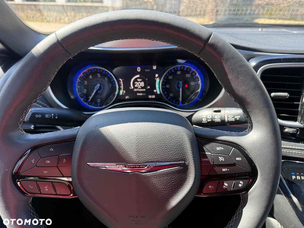 Chrysler Pacifica - 31