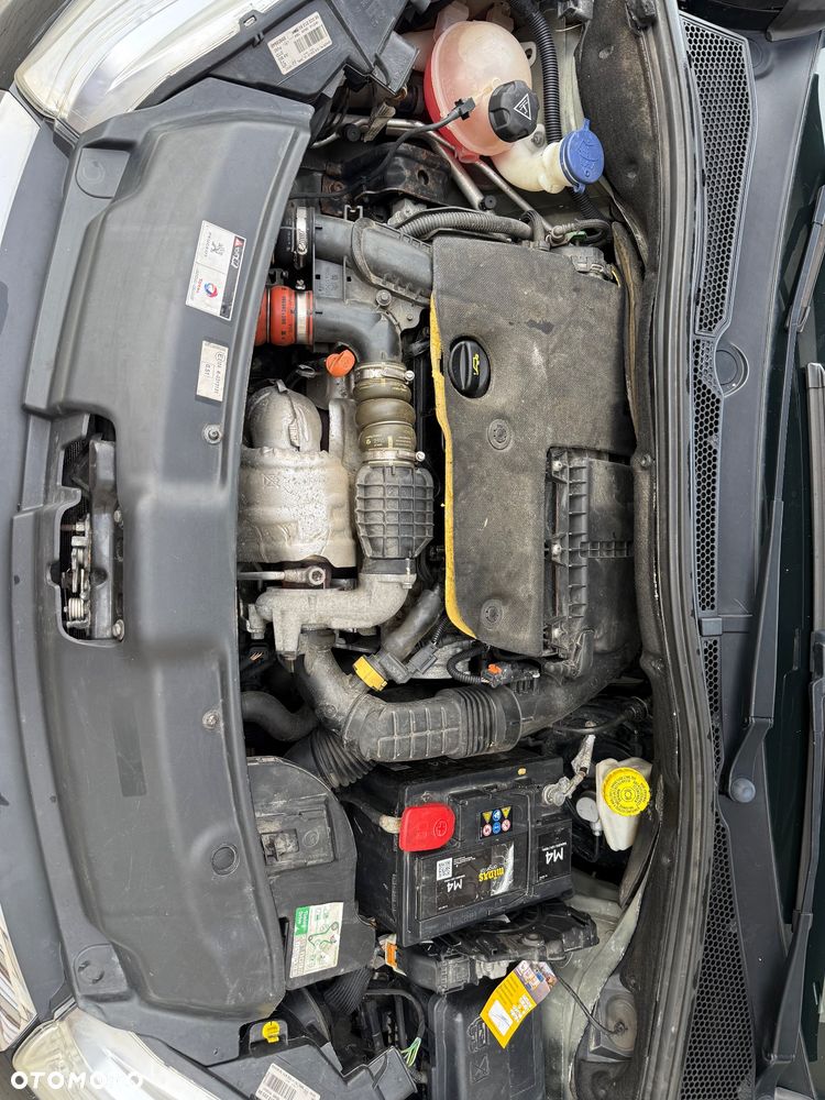 Peugeot 208 - 12