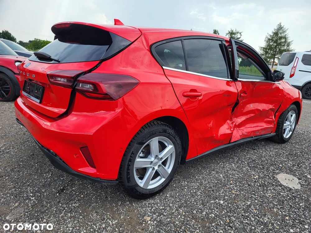 Ford Focus 1.0 EcoBoost Hybrid TITANIUM - 4