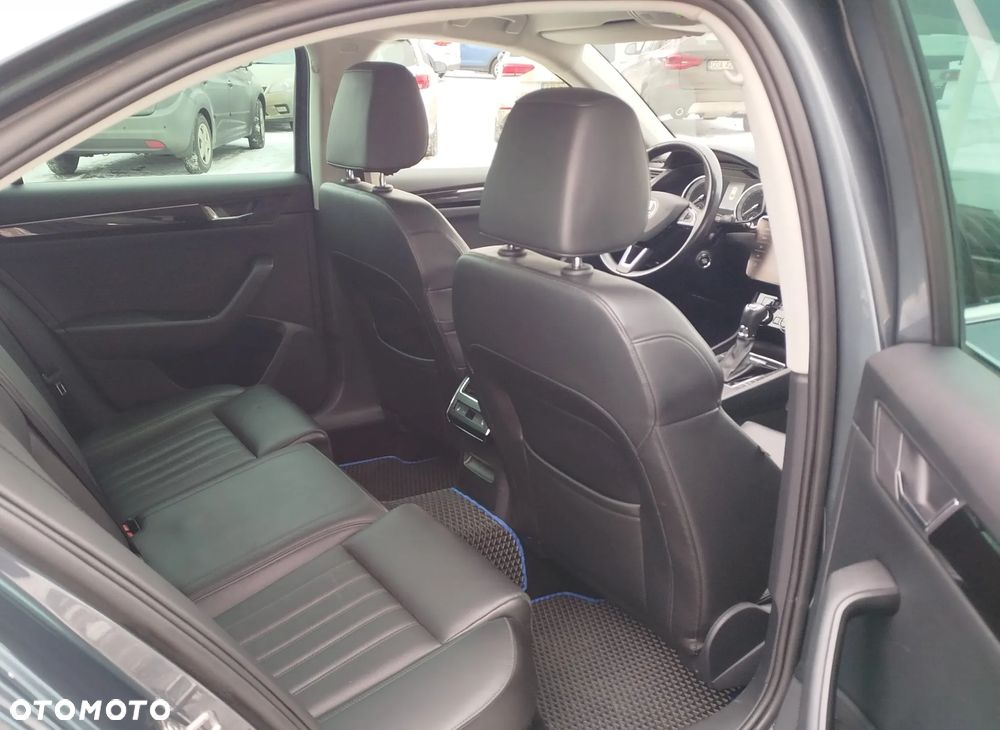 Skoda Superb 2.0 TDI 4x4 L&K DSG - 10