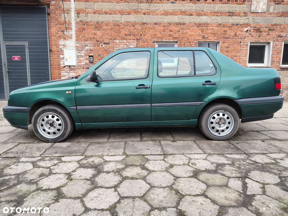 Volkswagen Vento - 1