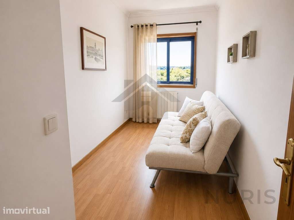 Apartamento T2 com Garagem para Venda em Santo António dos Cavaleiros - Grande imagem: 5/17