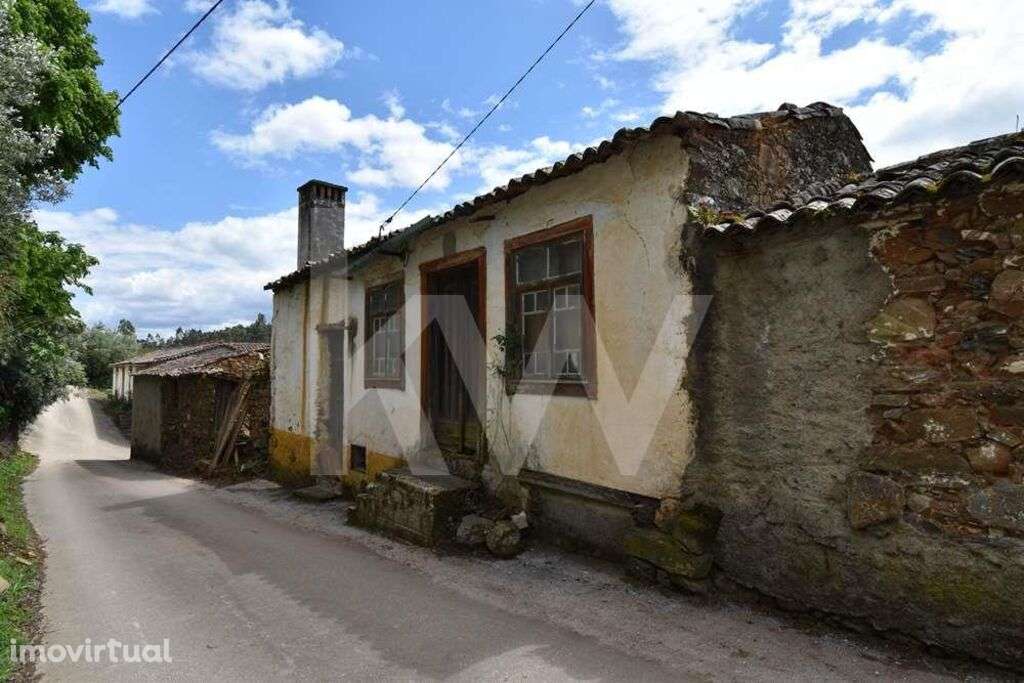 Moradia para reabilitar, com anexos e logradouro, em Covelos - Lousã - Grande imagem: 4/30