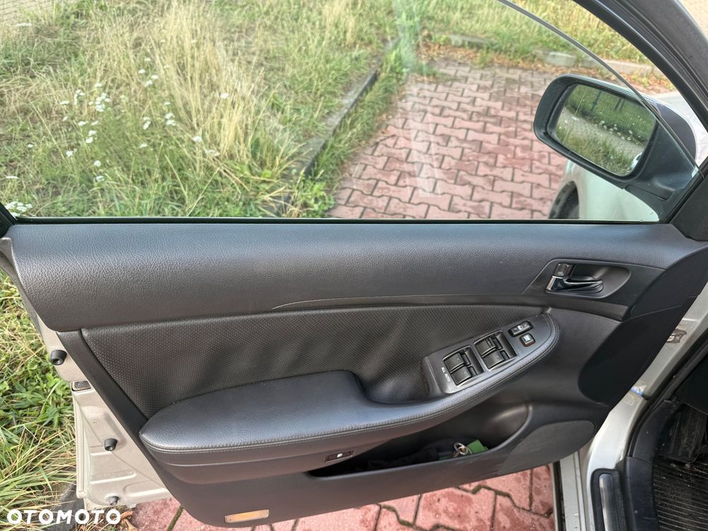 Toyota Avensis 2.0 D-4D Sol - 8