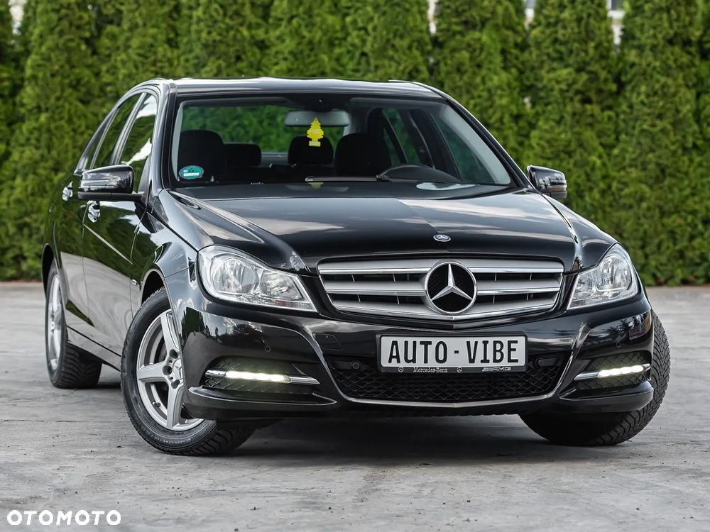 Mercedes-Benz Klasa C 180 BlueEFFICIENCY Avantgarde - 2