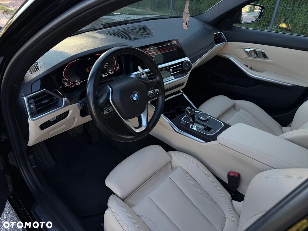 BMW Seria 3 330i M Sport - 21