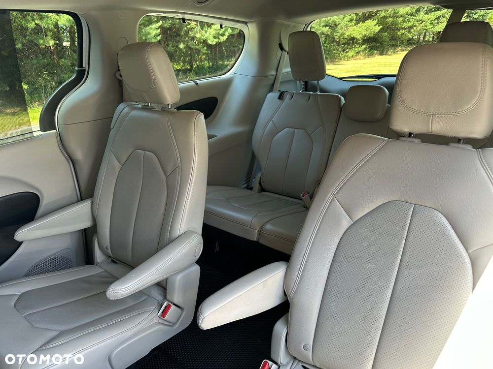 Chrysler Pacifica - 25