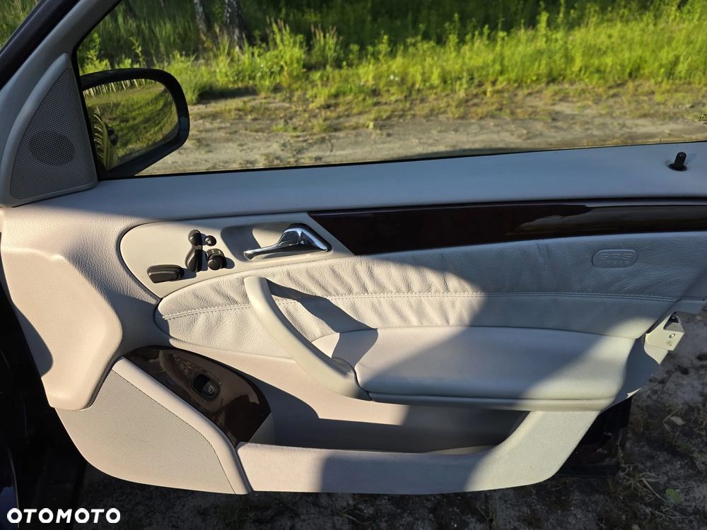 Mercedes-Benz Klasa C 320 4Matic Avantgarde Sport Edition - 21
