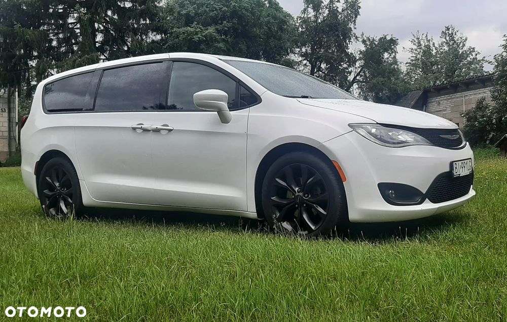 Chrysler Pacifica - 2