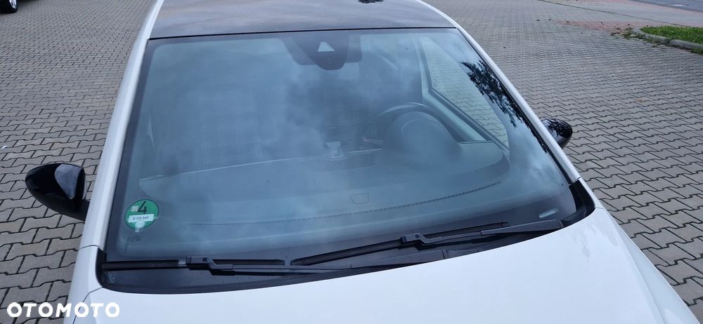 Volkswagen up! GTI - 14