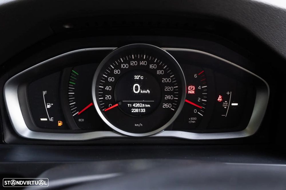 Volvo V60 Cross Country 2.0 D3 Momentum - 12