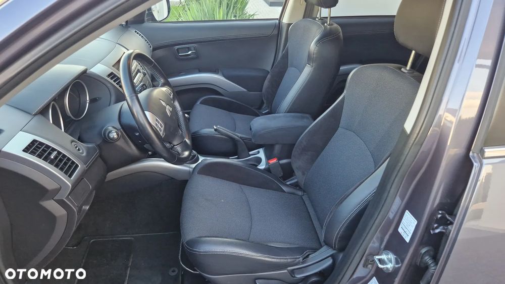 Mitsubishi Outlander 2.0 Invite 2WD - 23