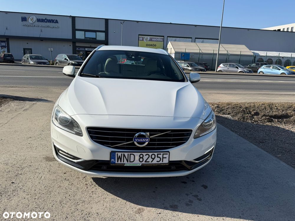 Volvo V60 D6 AWD Plug-in Hybrid Momentum - 6