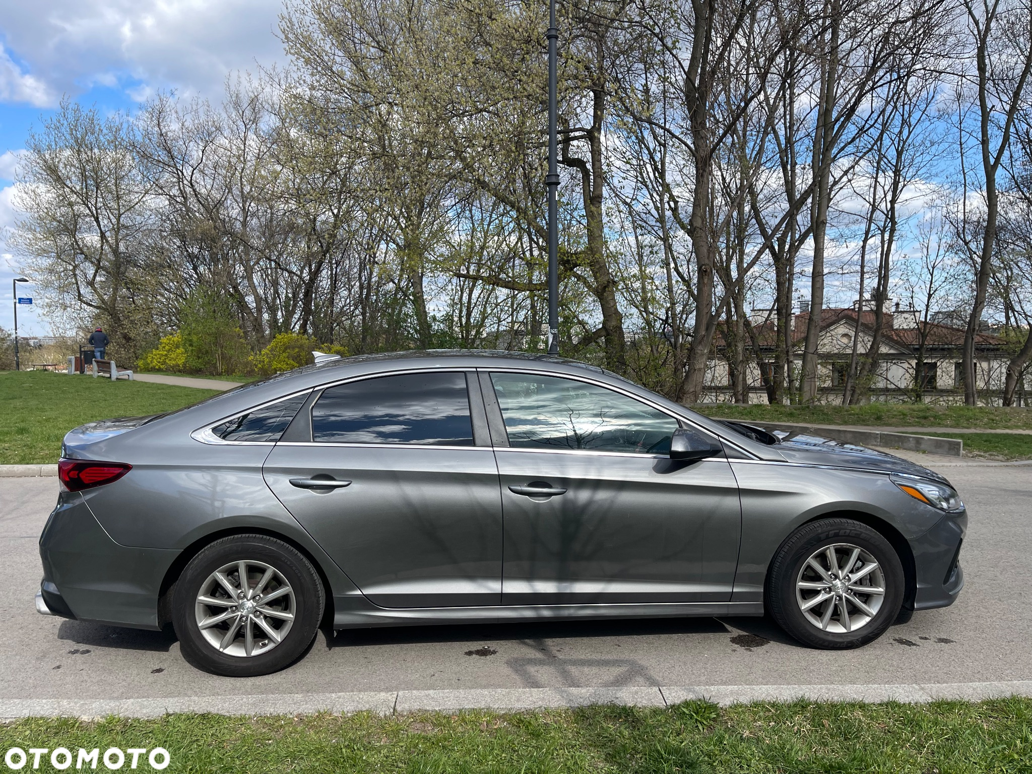 Hyundai Sonata - 2