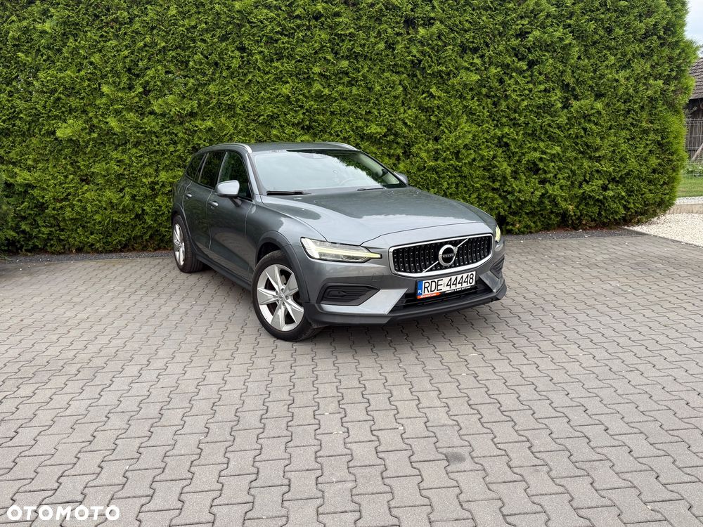 Volvo V60 Cross Country - 1