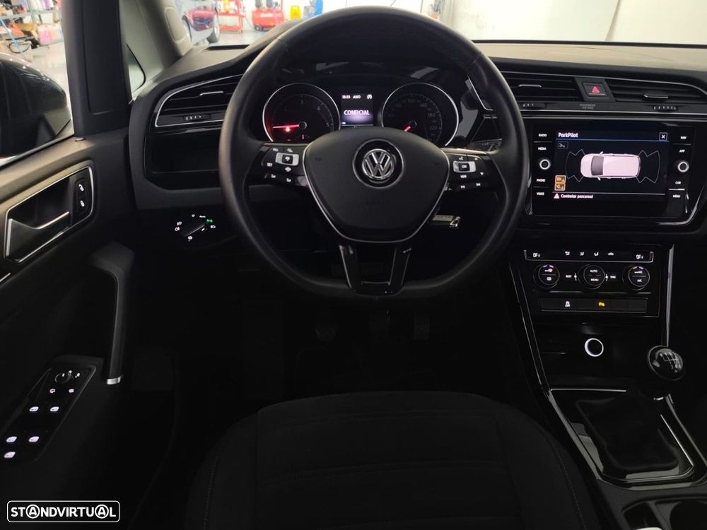 VW Touran 1.6 TDI Highline - 9