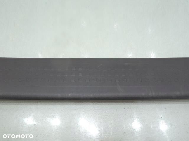 LISTWA NAKŁADKA PROGU PRAWY PRZÓD AUDI A4 B6 - 2