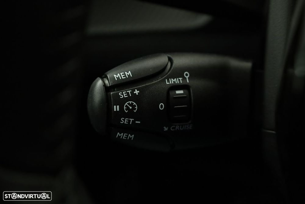 Peugeot 2008 1.2 Allure - 17