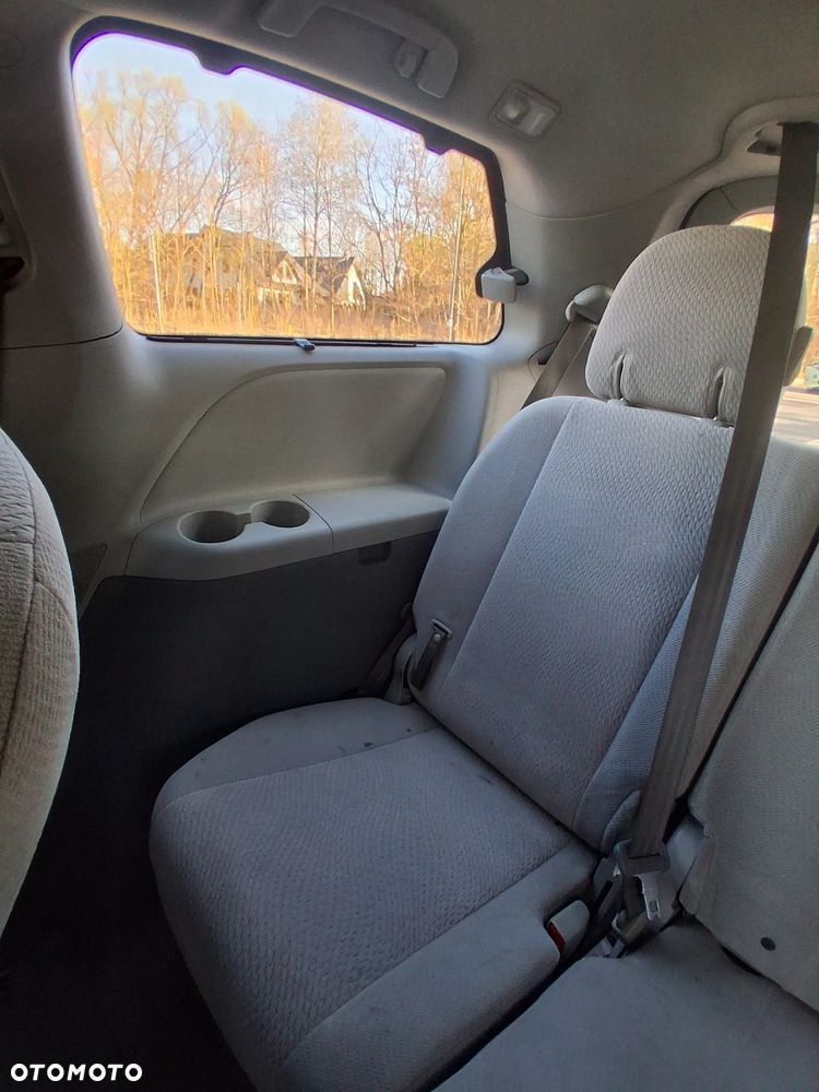 Toyota Sienna 3.5 V6 - 17