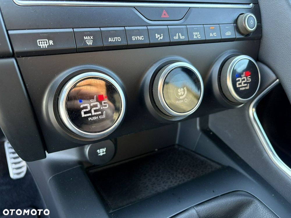 Jaguar E-Pace D150 R-Dynamic - 26