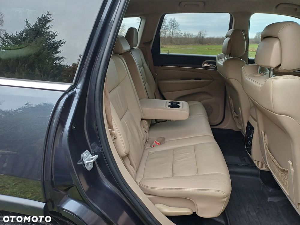 Jeep Grand Cherokee - 24