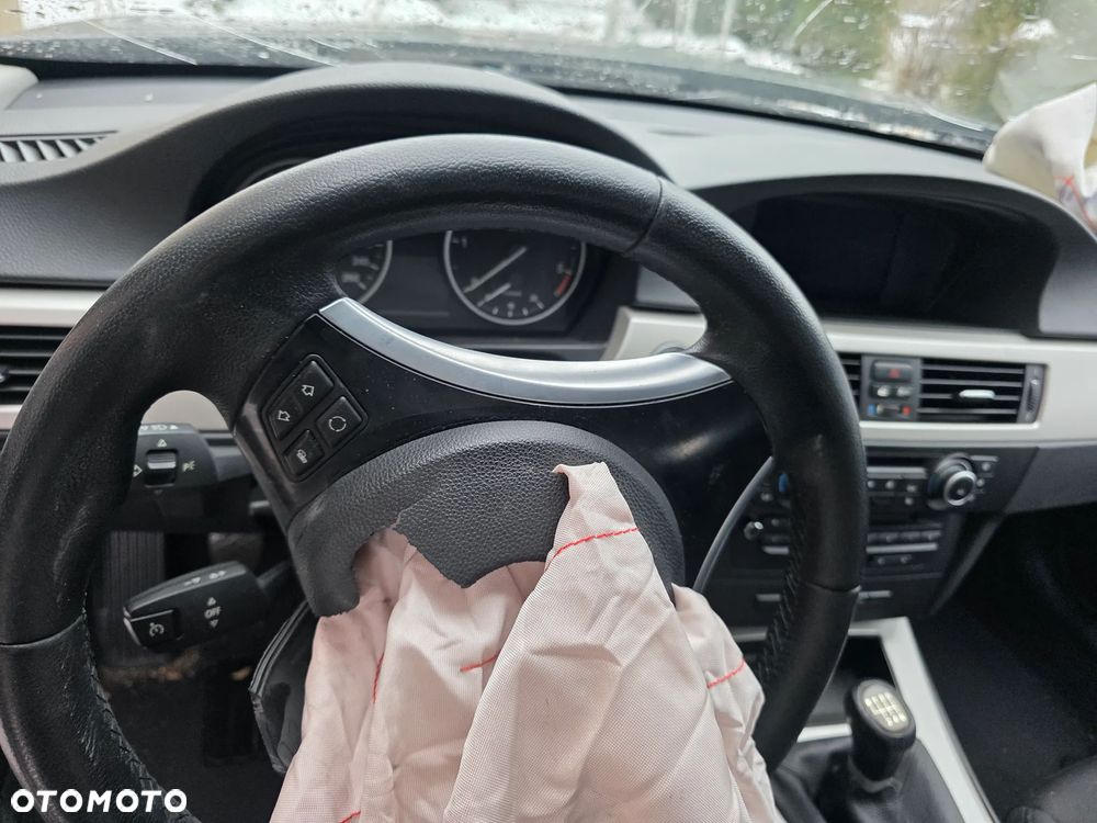 BMW Seria 3 318d Sport Line - 32