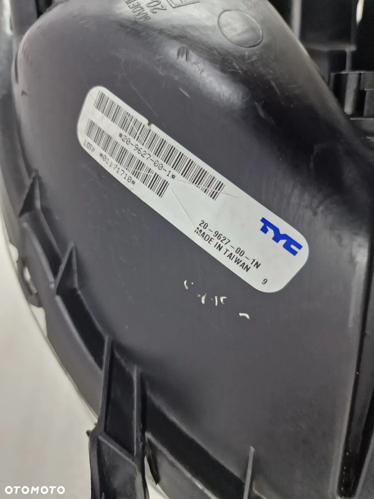 TOYOTA SIENNA SE 15- PRAWA LAMPA PRZEDNIA PRZÓD , NR AUKCJI LA317 - 17