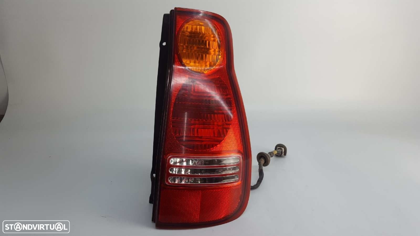 FAROLIM TRASEIRO DIREITO HYUNDAI MATRIX (FC) 1.5 CRDI GLS - 1