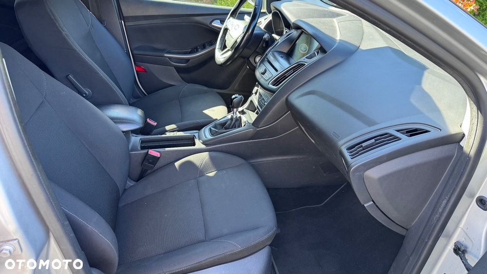 Ford Focus - 25