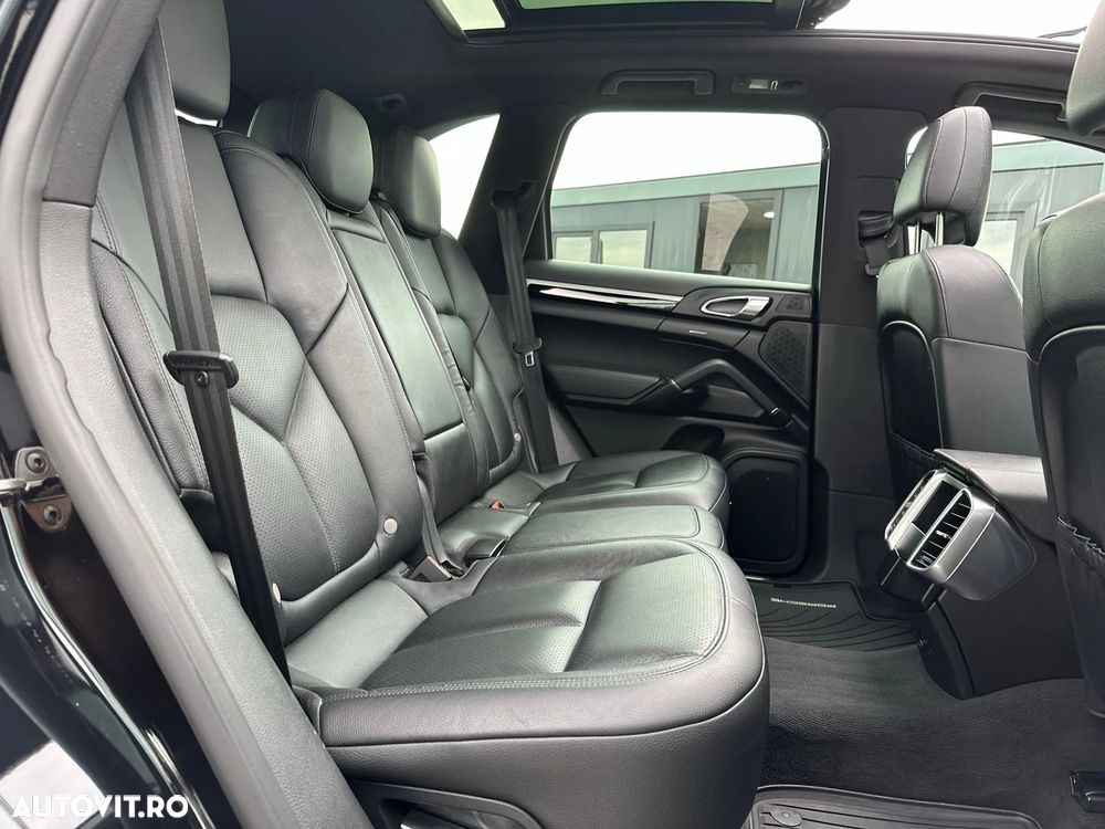Porsche Cayenne 3.0 L - 19