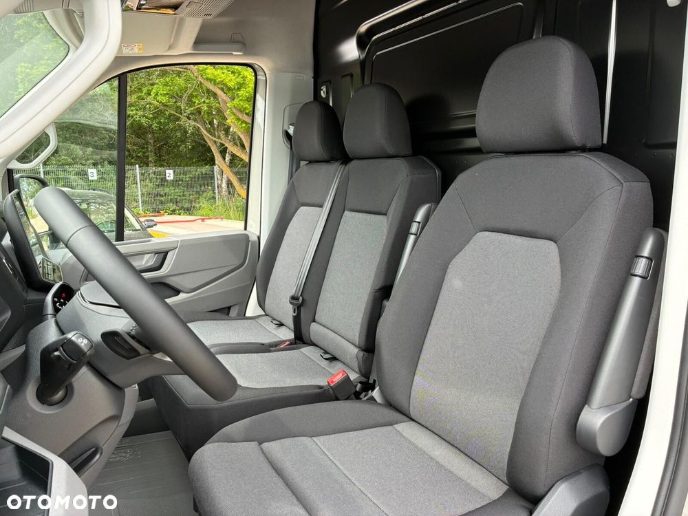 Volkswagen Crafter 35 Furgon z wysokim dachem 2,0 177 KM /Automatyczna r. o. 4490 mm - 16