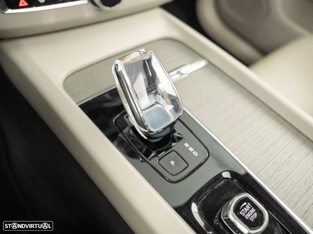 Volvo XC 60 2.0 T8 PHEV Ultimate Bright AWD - 32