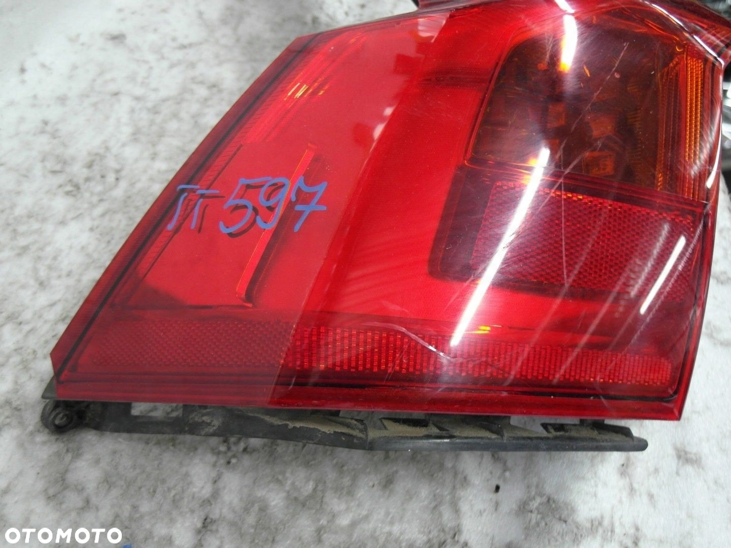 VOLVO V90 LAMPA TYLNA LEWA - 2